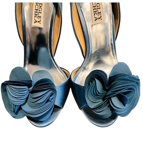 BADGLEY MISCHKA Randall Satin D'Orsay Flower Heels Dusty Blue Size 6.5 - Picture 2 of 11